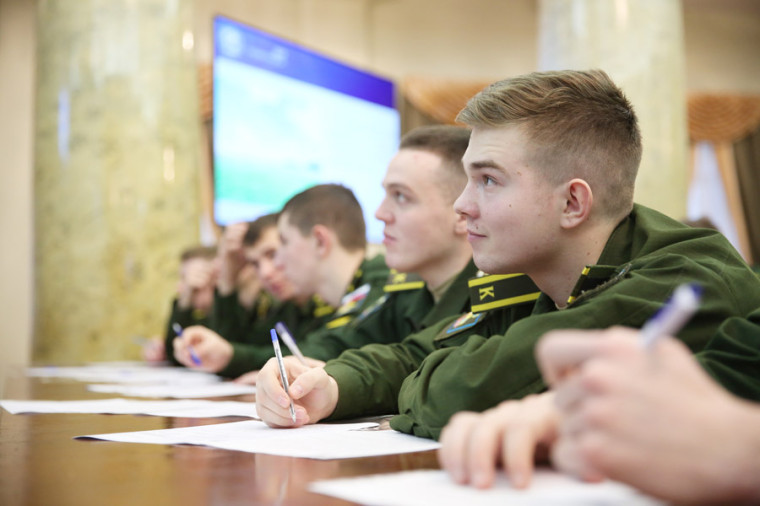 Поступление в высшие военно-учебные заведения.